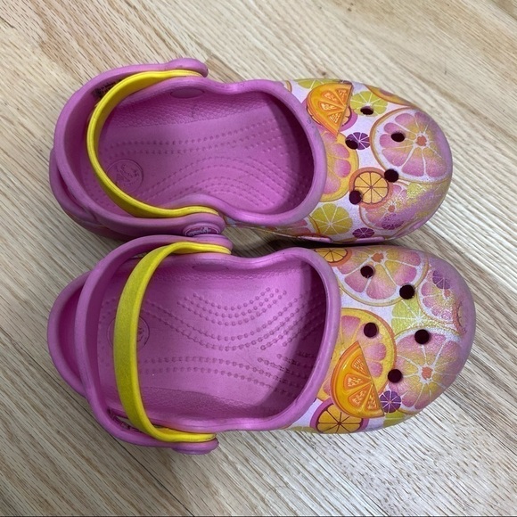 Crocs Oranges Fruit Print Sandals Sz 9 Toddler - Picture 6 of 6